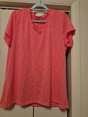 Under Armour Coral Heathered V-Neck Short Sleeve Tee